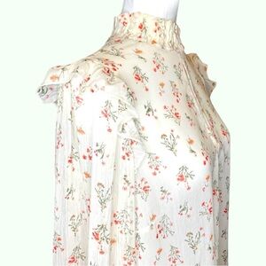 Flirty white blouse with flower petal bunches, L, pretty key-hole cut outs
